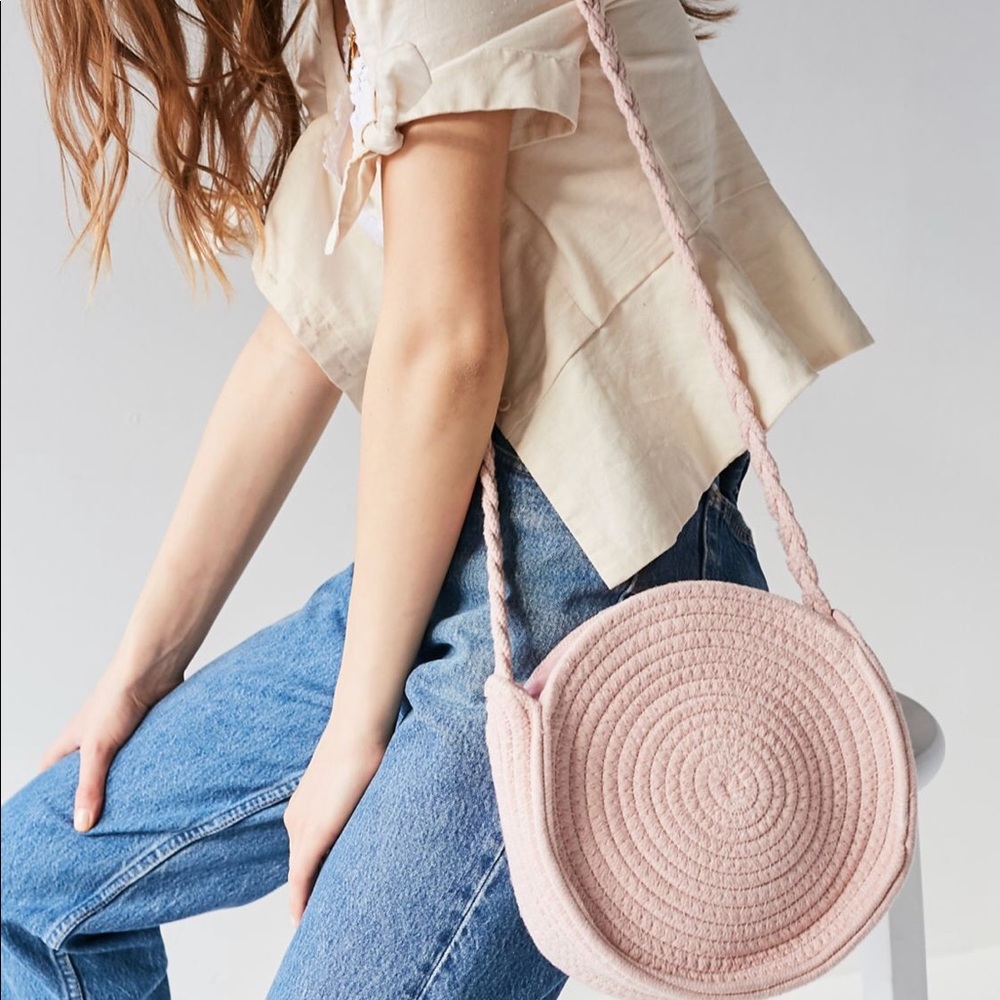 LAST CHANCE 🚨 UO woven crossbody - Picture 8 of 8